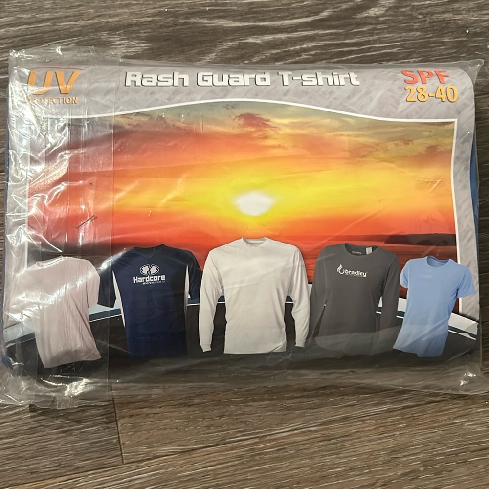 rash guard T-shirt, SPF 28 to 40